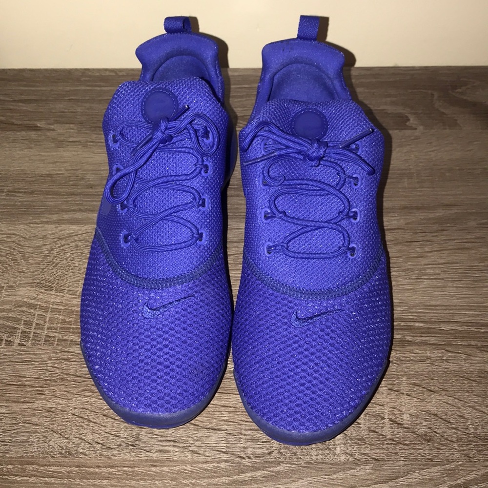 BLUE NIKE SNEAKERS